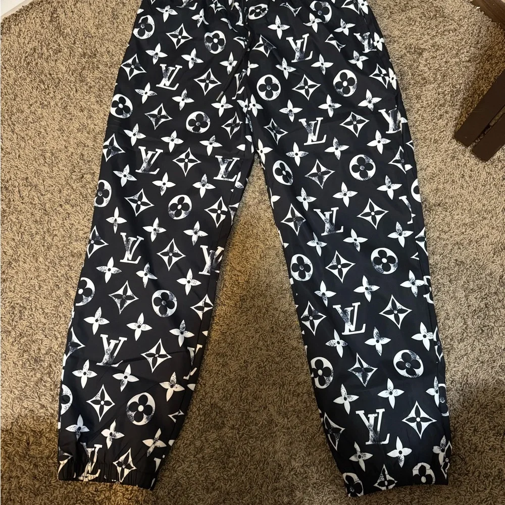 Authentic Louis Vuitton Joggers Size Large - Picture 5 of 6